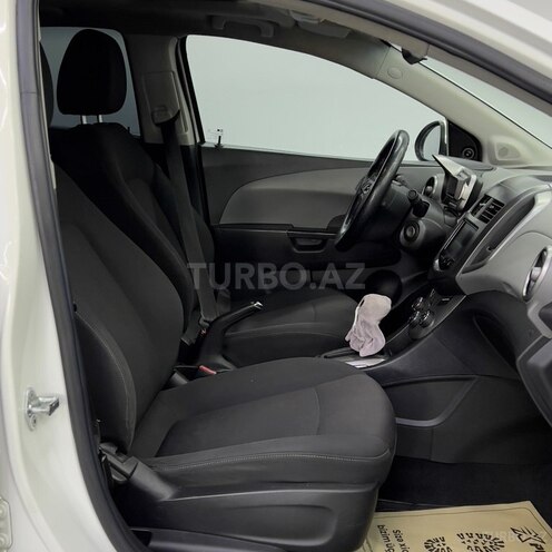 Chevrolet Aveo-8