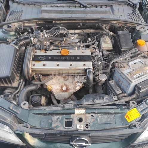 Opel Vectra-12