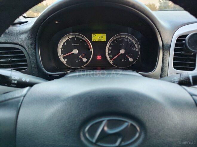 Hyundai Accent-11