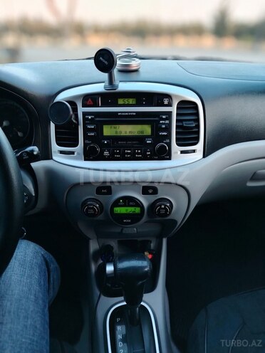 Hyundai Accent-4