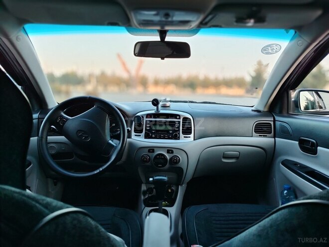 Hyundai Accent-17