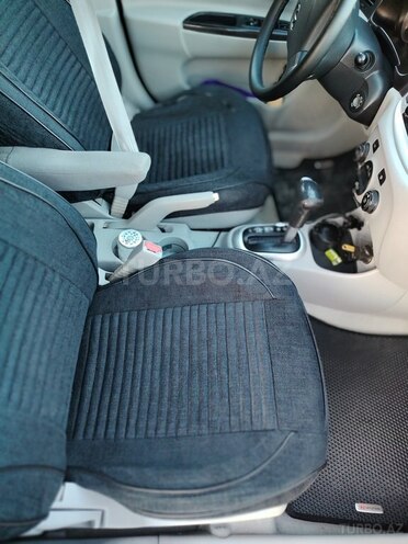 Hyundai Accent-12