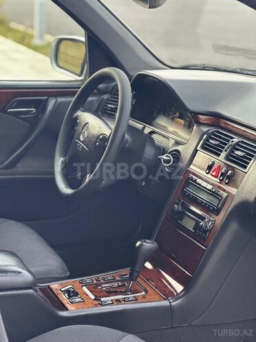 Mercedes E 220 d 2000, 289,207 km - 2.2 l - Saatlı