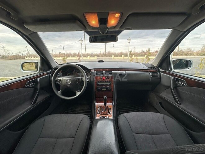 Mercedes E 220 d 2000, 289,207 km - 2.2 l - Saatlı