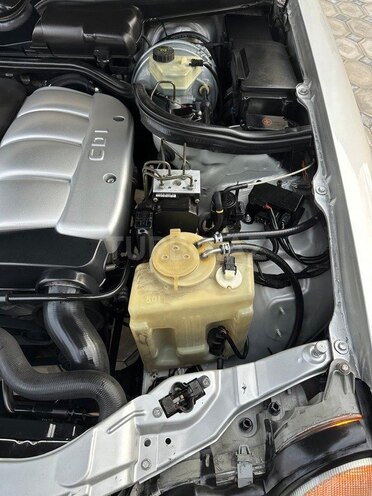 Mercedes E 220 d 2000, 289,207 km - 2.2 l - Saatlı