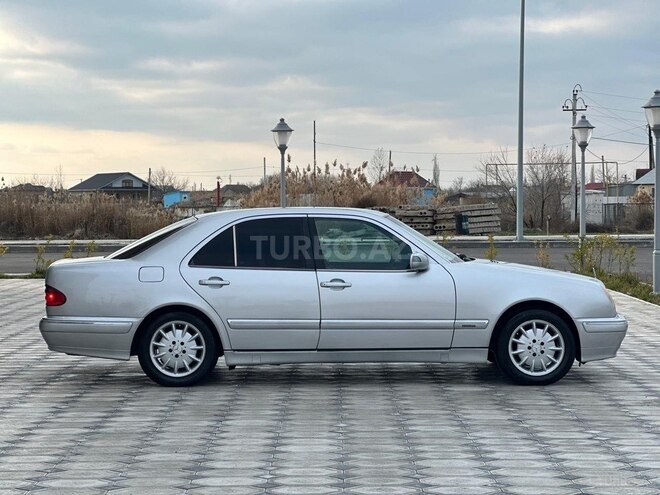 Mercedes E 220 d 2000, 289,207 km - 2.2 l - Saatlı