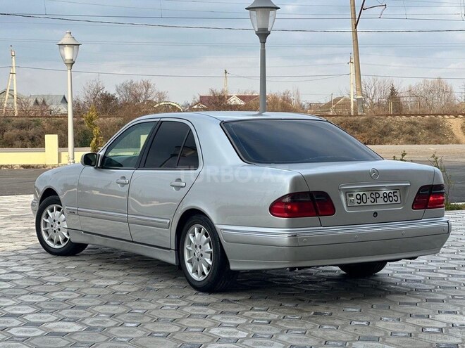 Mercedes E 220 d 2000, 289,207 km - 2.2 l - Saatlı