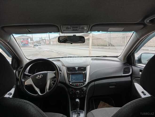 Hyundai Accent-4