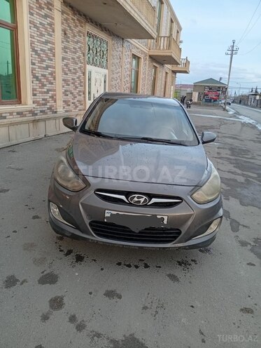Hyundai Accent-1
