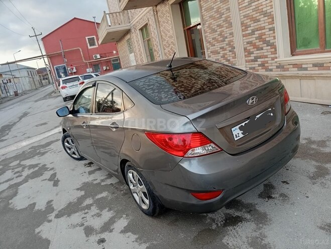 Hyundai Accent-3