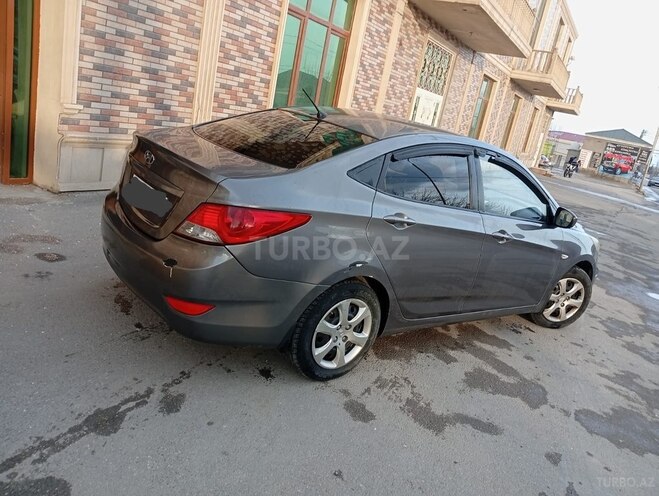 Hyundai Accent-5