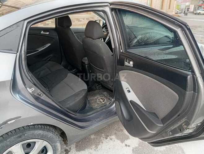 Hyundai Accent-8