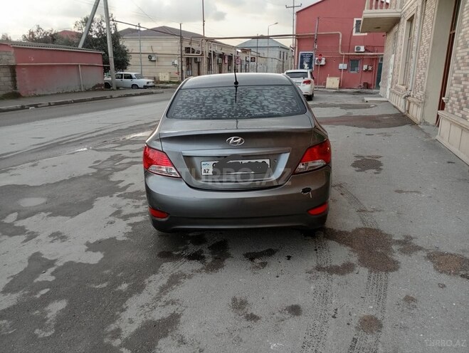 Hyundai Accent-2