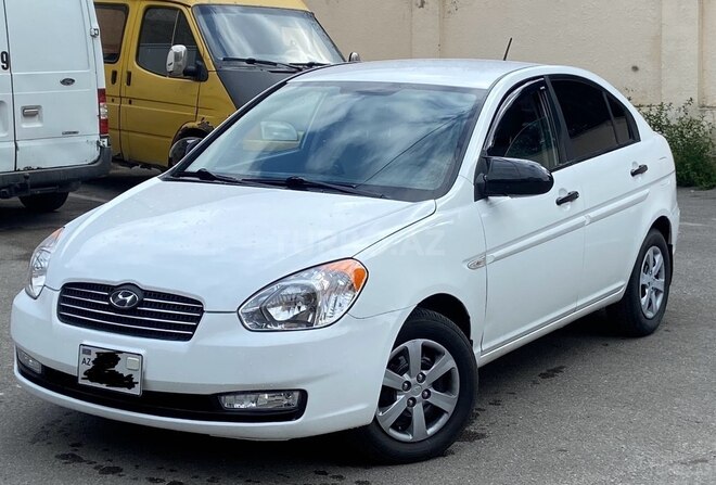 Hyundai Accent-2