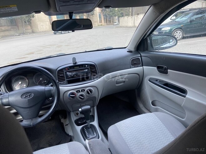 Hyundai Accent-13