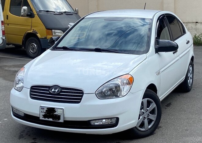Hyundai Accent-1