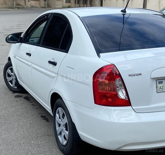 Hyundai Accent-10