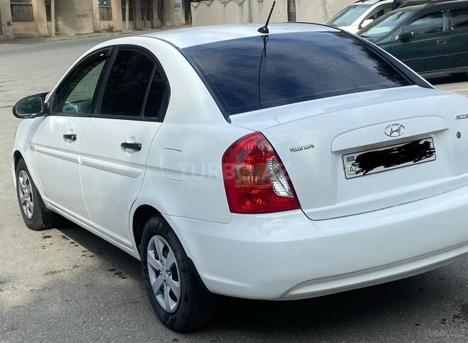 Hyundai Accent-8