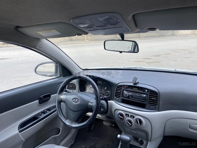 Hyundai Accent-14