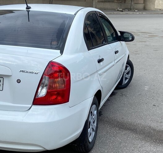Hyundai Accent-7
