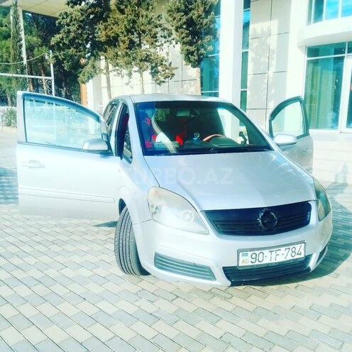 Opel Zafira-1