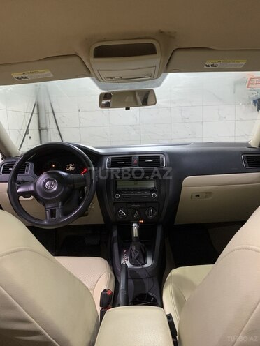 Volkswagen Jetta-5