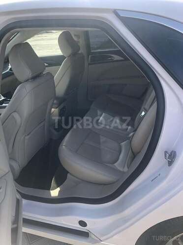 Lincoln MKZ-10