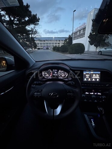 Hyundai Elantra-12