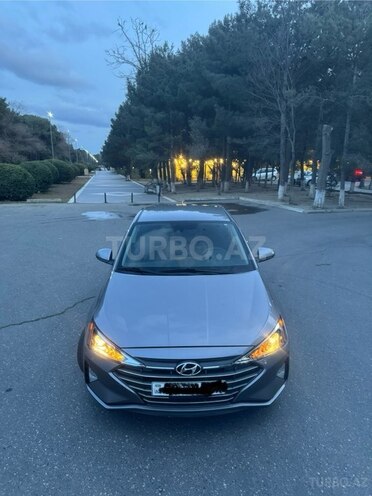 Hyundai Elantra-1