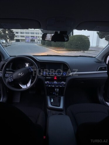 Hyundai Elantra-8