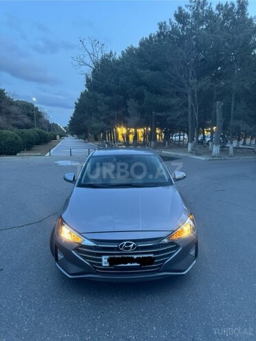 Hyundai Elantra-3