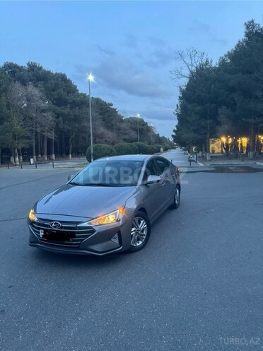 Hyundai Elantra-4