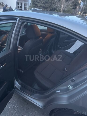 Hyundai Elantra-10