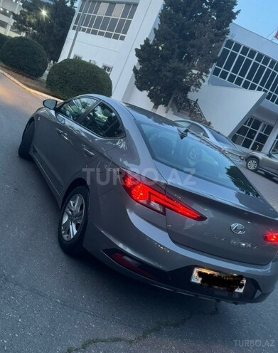 Hyundai Elantra-9