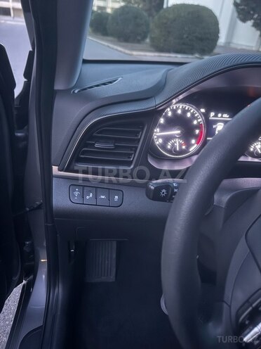 Hyundai Elantra-13