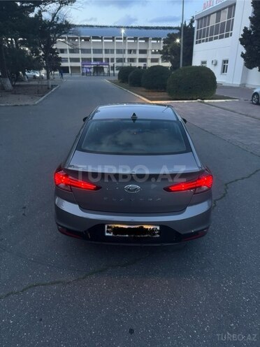 Hyundai Elantra-7