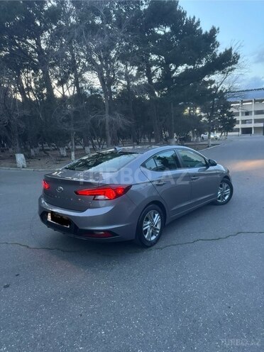 Hyundai Elantra-6