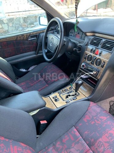 Mercedes C 240 1998, 450,402 km - 2.4 l - Quba