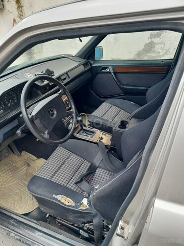 Mercedes E 230 1988, 324,000 km - 2.3 l - Bakı