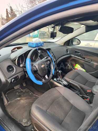 Chevrolet Cruze-12