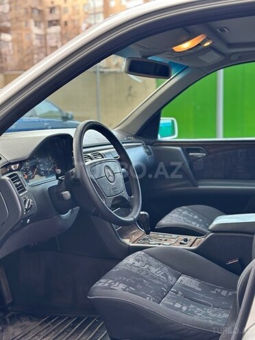 Mercedes E 240 1999, 289,317 km - 2.4 l - Bakı