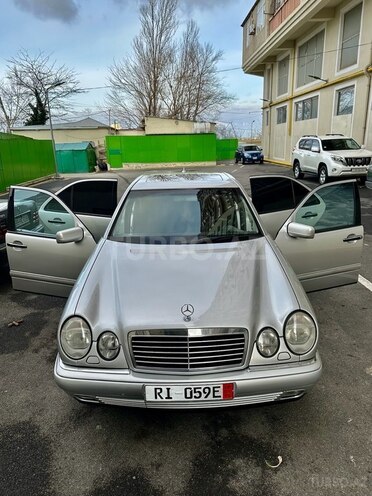 Mercedes E 240 1999, 289,317 km - 2.4 l - Bakı