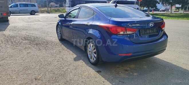 Hyundai Elantra-7