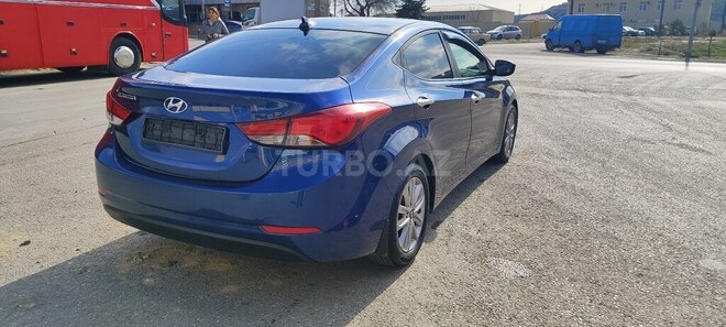 Hyundai Elantra-6