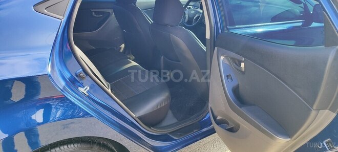 Hyundai Elantra-10