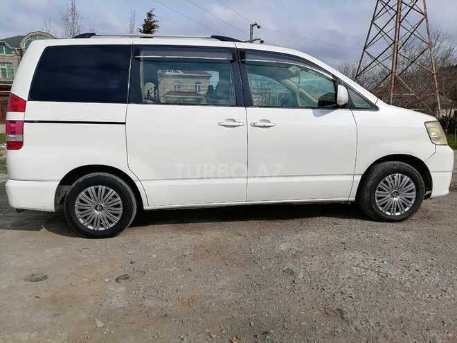 Toyota Noah 2004, 390,000 km - 2.0 л - Bakı