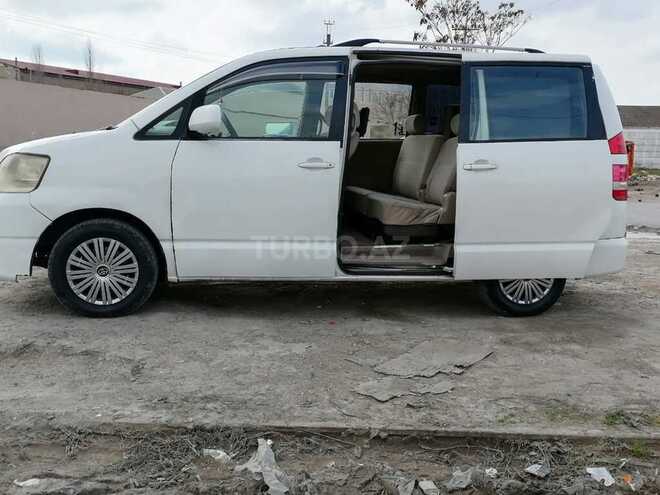 Toyota Noah 2004, 390,000 km - 2.0 л - Bakı
