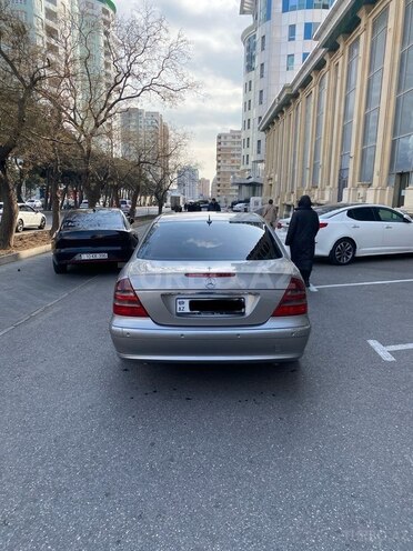 Mercedes E 270 2002, 290,000 km - 2.7 л - Bakı
