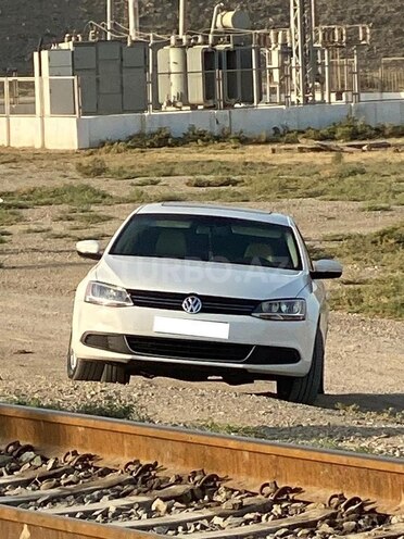 Volkswagen Jetta-1