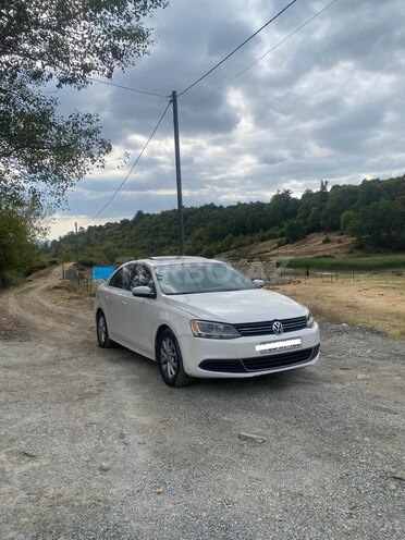 Volkswagen Jetta-2